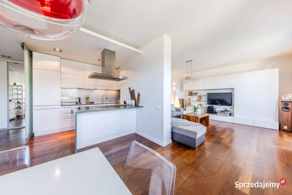 3 POKOJOWE 778 M2 JASNEGARAŻLAS