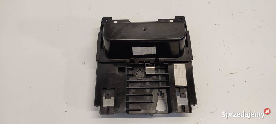 AUDI A6 A7 4G SCHOWEK POPIELNICZKA 4G0863273 osobowe Popielniczki