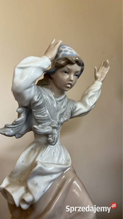 Figurka dziewczyny z kapeluszem Syg Zapfir Made Gdańsk