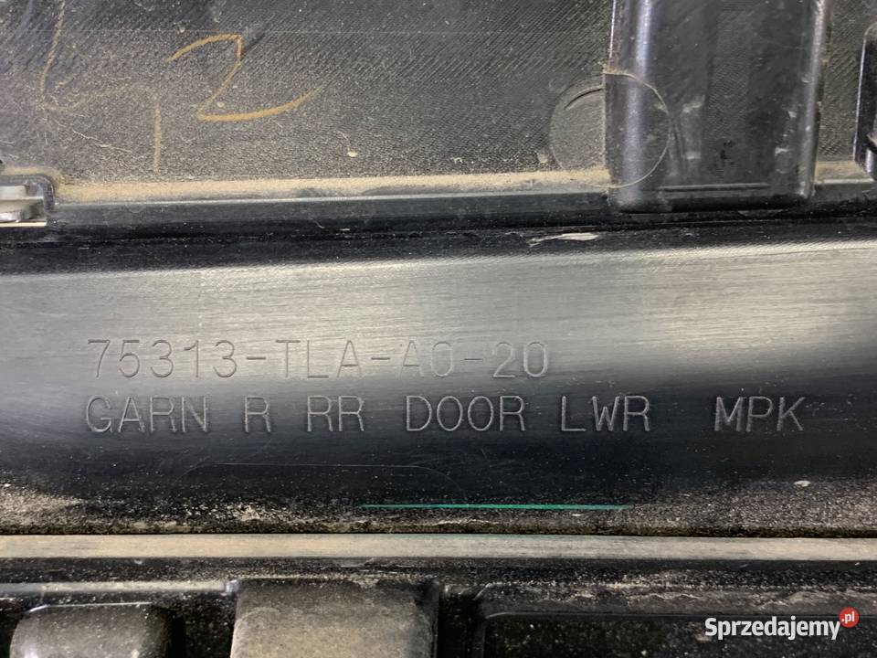 LISTWA DRZWI PRAWY TYŁ HONDA CRV V SUV