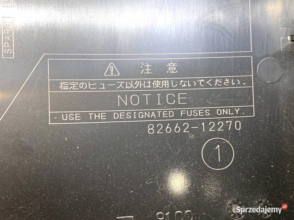 SKRZYNKA BEZPIECZNIKÓW TOYOTA AURIS I 8266212270