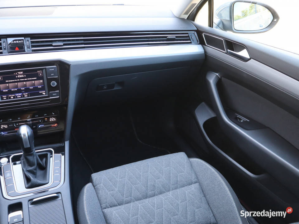 VW Passat 15 TSI benzyna