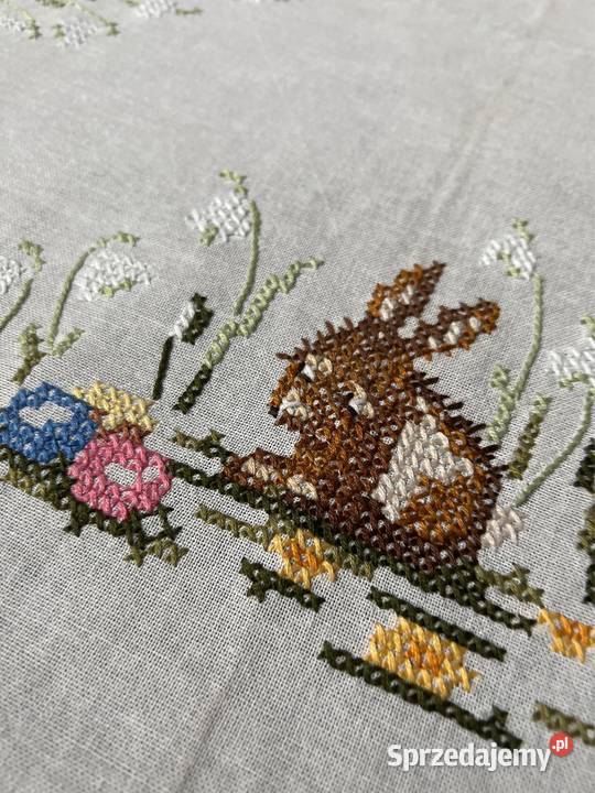 Obrus ręcznie haftowany zajączki biały Obrusy i serwety Zabrze