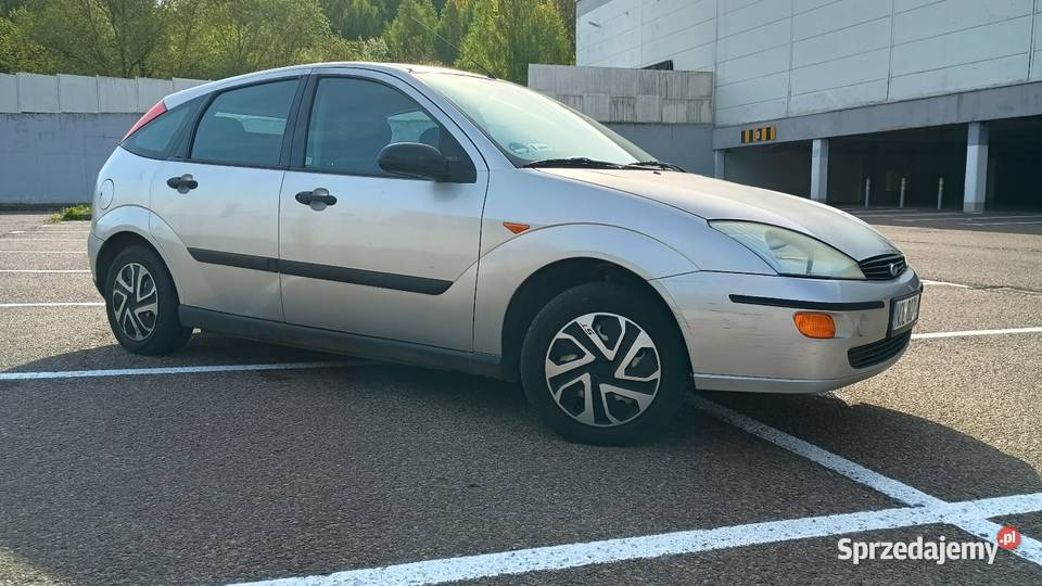 Ford Focus MK1 14 Benz OCPT Olsztyn srebrny Focus