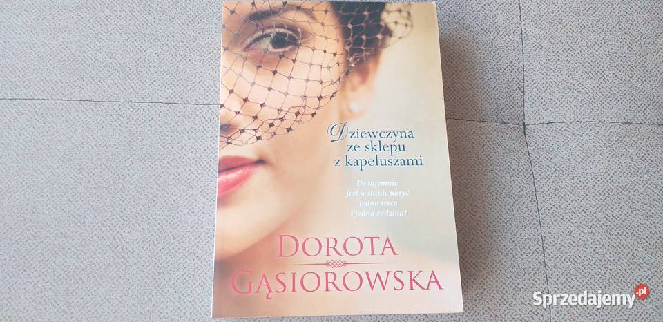 Dziewczyna ze sklepu z kapeluszami