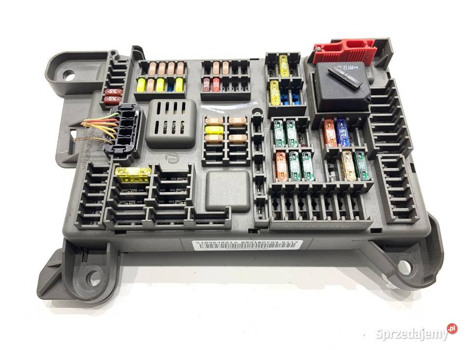 SKRZYNKA BEZPIECZNIKÓW BMW E70 B010105300 SUV Skrzynki bezpieczników