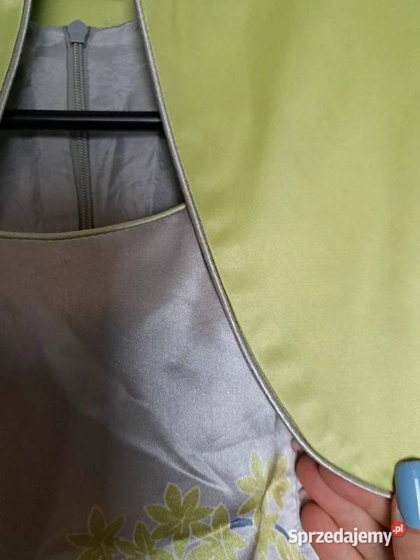 Elegancka satynowa sukienka w kwiaty z bolerkiem