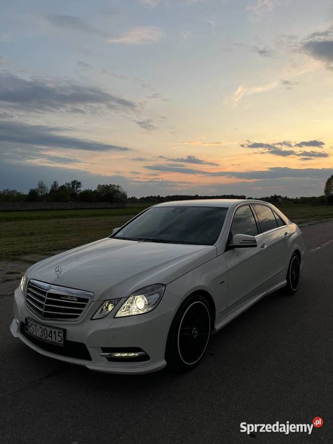 MercedesBenz W212 E200 PAKIET AMG CarPlay 120 klimatyzacja