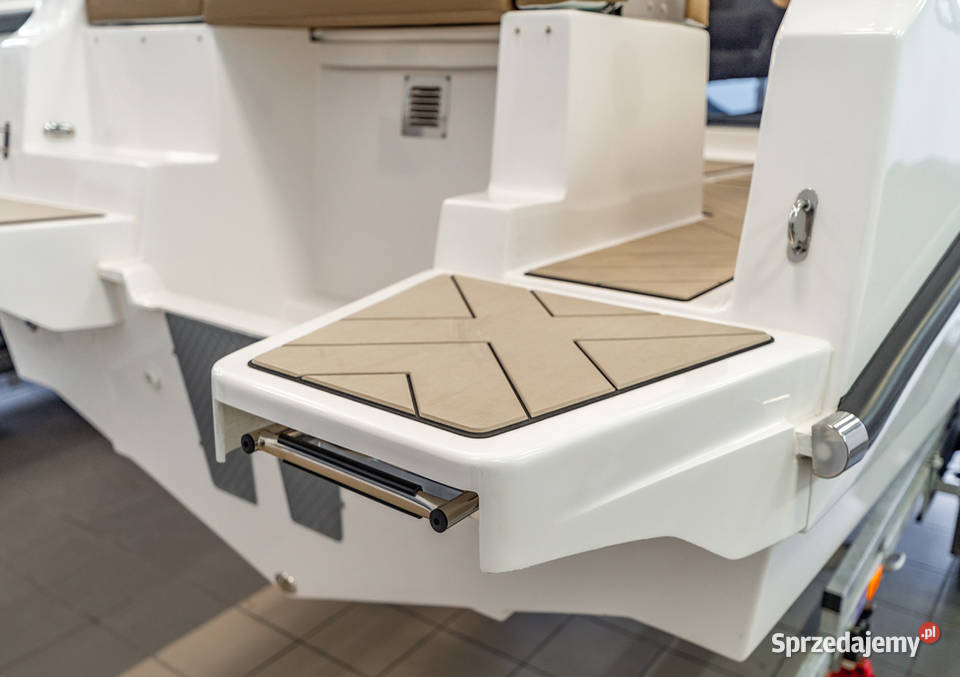 ŁÓDZ MOTOROWA TRIDENT 640 SUNDECK Z PRZYCZEPĄ