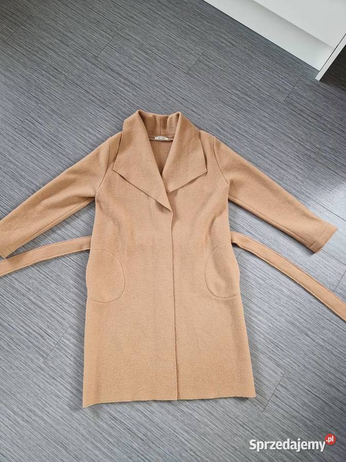 Wełniany płaszcz w rozmiarze 38 Nowogard