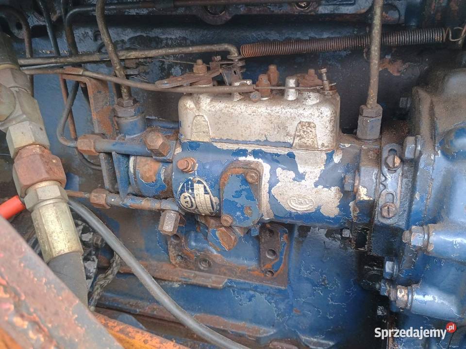 traktor Leyland 255 z ładowaczem