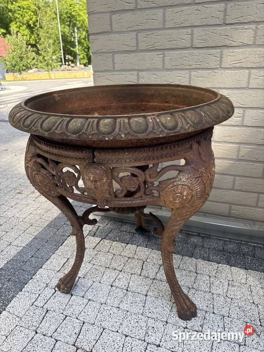 Stare żeliwne donice donica z żeliwa inną niż Długopole Dolne