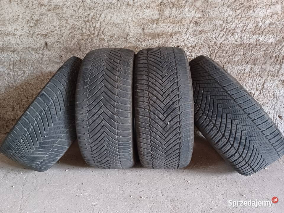 Opony całoroczne 23540 R18 stan całoroczne Części pomorskie Czarne