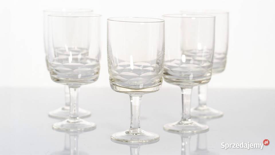 Komplet 6 pięknych kieliszków z ozdobnym frezem