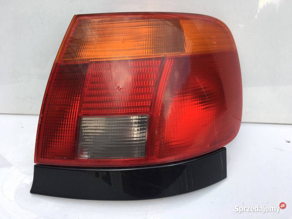 AUDI A4 B5 PRAWA LAMPA TYŁ SEDAN Ostroróg sprzedam