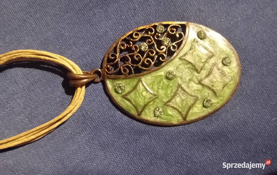 Secesyjny wisiorek mosiądz i emalia początek XX wielkopolskie Koźminek