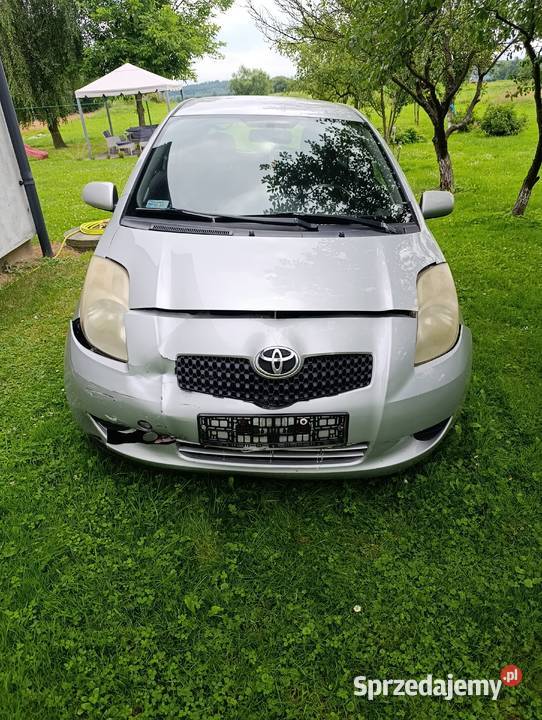 Toyota Yaris lakier metallic Rączna