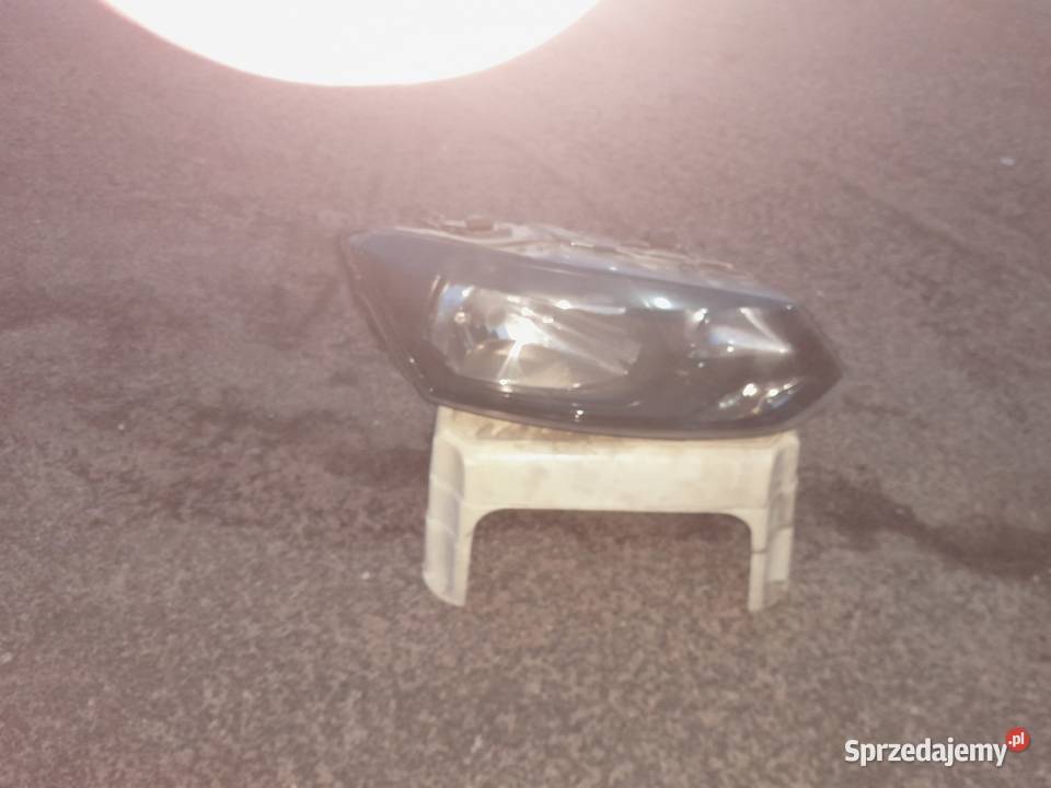 Lampa prawy przód VW Polo V 6R Trzcianka sprzedam