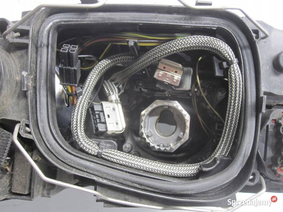 VOLVO V50 lampa prawa przód 31265712 XENON osobowe Kielce
