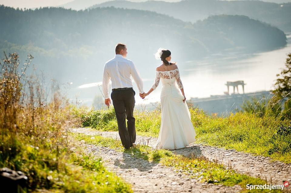 Piękna suknia ślubna z toczkiem Kraków