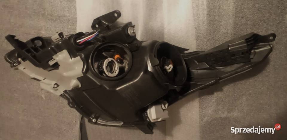 TOYOTA AVENSIS T27 Reflektor Lewy Prawy Przód Warszawa sprzedam