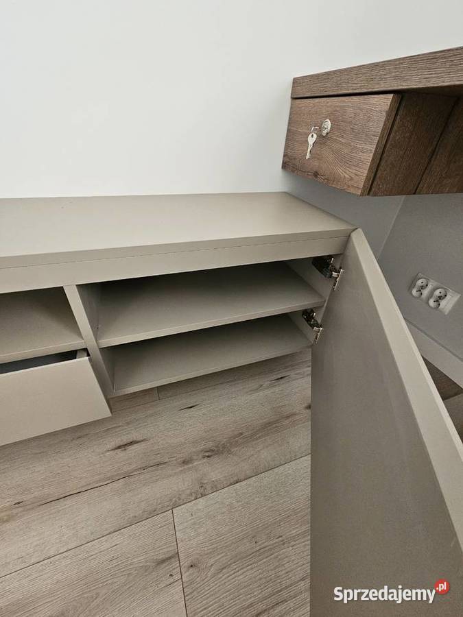 Sprzedam tanio szafkę RTV 170x35x37