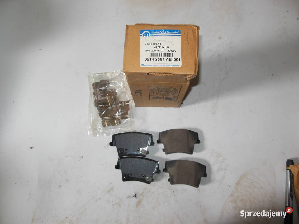 KLOCKI HAMULCOWE TYŁ 05142561AB CHRYSLER 300C osobowe Kozy