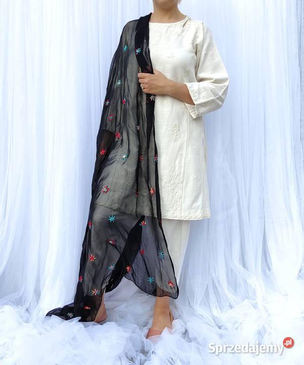 Duża chusta szal dupatta haftowana szyfon czarna Szczecin