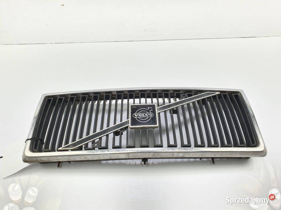 GRILL ATRAPA VOLVO 240 1312657 Lipno