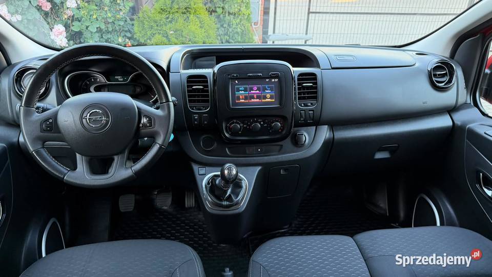 Opel Vivaro LONG 9osobowy Serwisowany STAN wielofunkcyjna kierownica Opatów