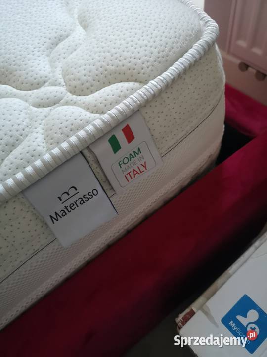 Solidne i masywne łóżko z materacem materasso