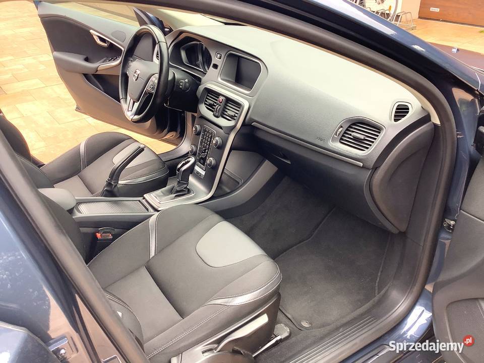 Volvo V40 D2 Momentum 2017 r V40 Ryńsk