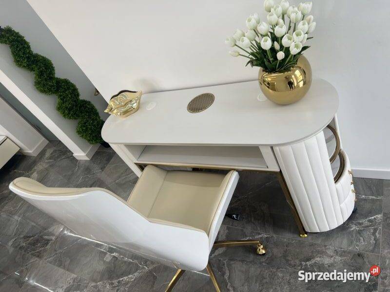 Biurko kosmetyczne z otworem na pochłaniacz Golkowice