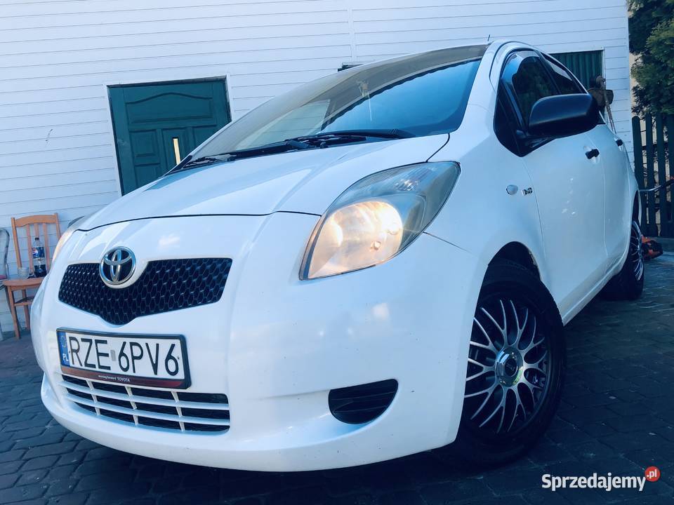 Toyota Yaris II 14D4D 90 biały akrylowy MEGA manualna Przeworsk