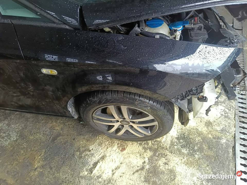 Błotnik prawy przedni Seat Leon 2 kod lakieru Bodzentyn