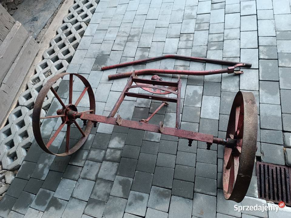 Zabytkowy siewnik konny 13lejowy przednia oś