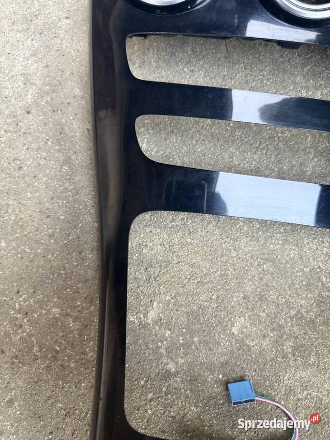 Mercedes C W205 rama panel środkowego tunelu