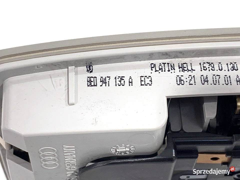 LAMPA SUFITOWA AUDI A4 B6 8E0947135A