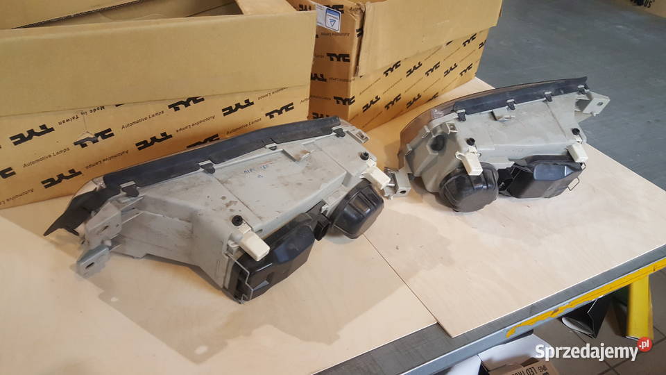 Lampy reflektory przednie przód Skoda Octavia I