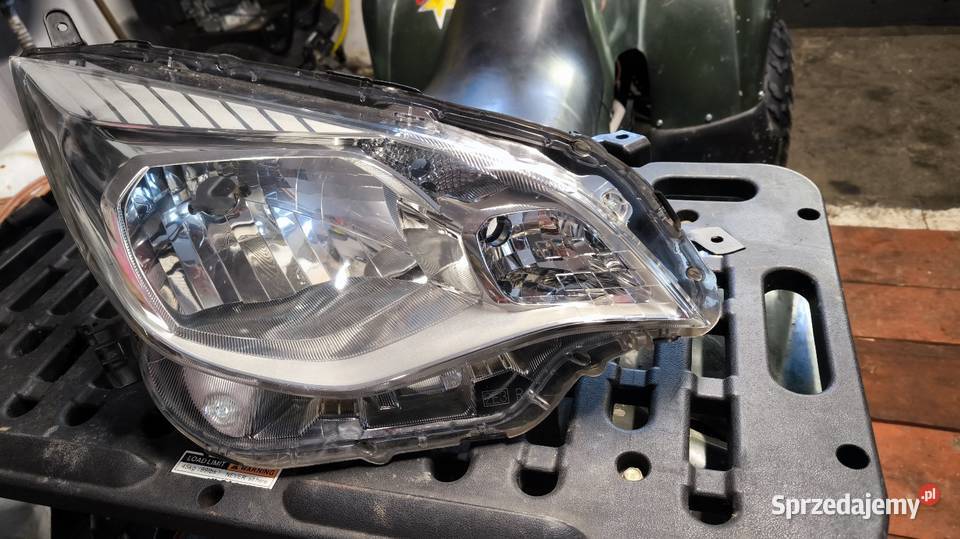 Subaru Trezia 2012r lampa prawa przód EU osobowe lubelskie Ulów sprzedam