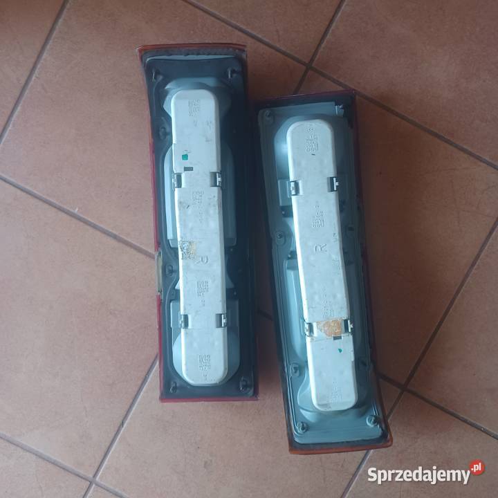 Mazda 323 prawa lampa tylna osobowe Pozostałe Rakoniewice