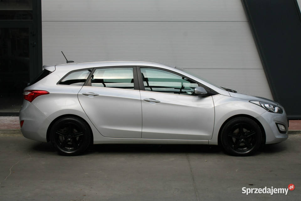 Hyundai i30 Bezwypadkowy bogata wersja garażowany sprzedam