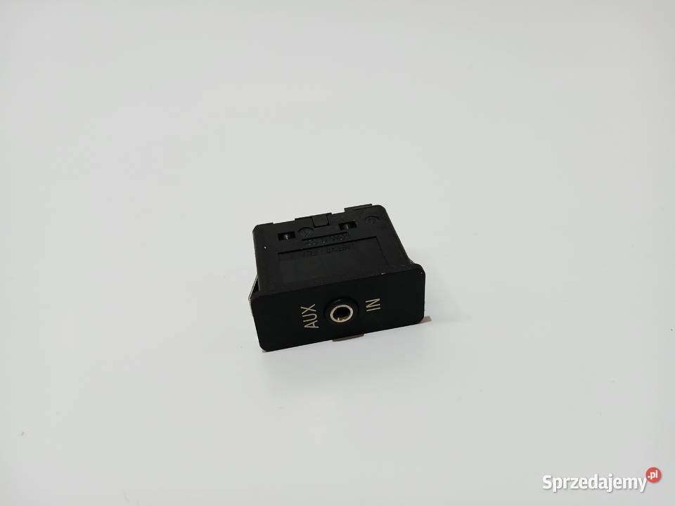 GNIAZDO AUX BMW E87 E90 E91 E92 LCI 6930561