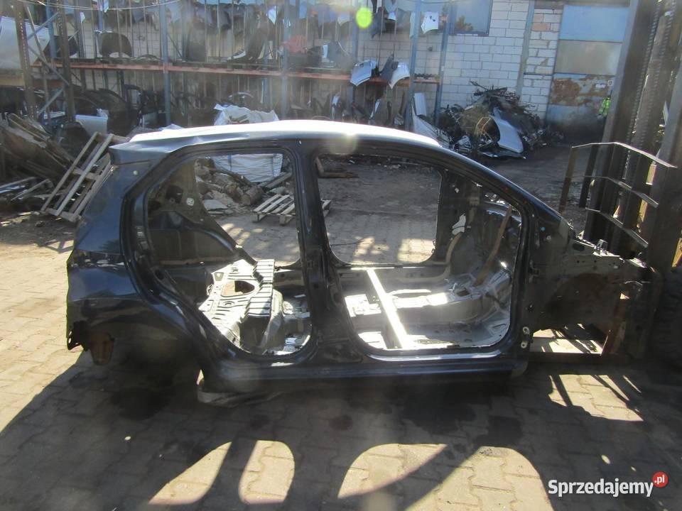 PRÓG SŁUPEK PRAWY PRAWA BOK TOYOTA AYGO II osobowe