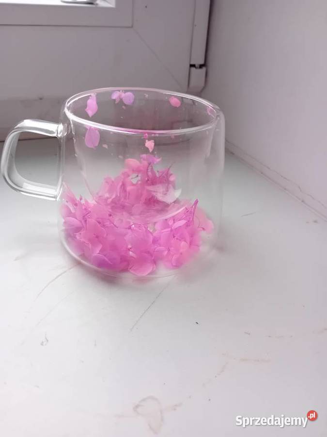 walentynkowy szklany kubeczek z płatkami kwiatów przezroczysty Warszawa
