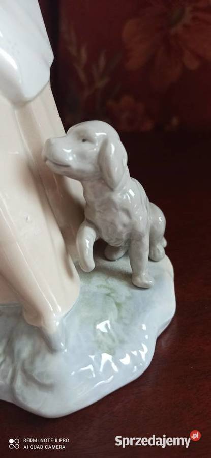 FIGURKA MŁODEJ DZIEWCZYNY Z pieskiem
Zaphir Made Gdańsk