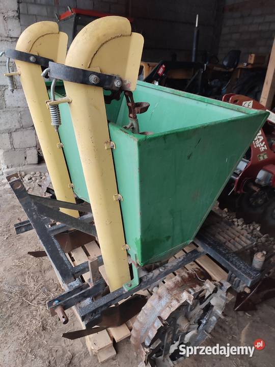 Sadzarka do ziemniaków państwowa produkcja KPMR Agromasz Rolnictwo wielkopolskie Gołuchów