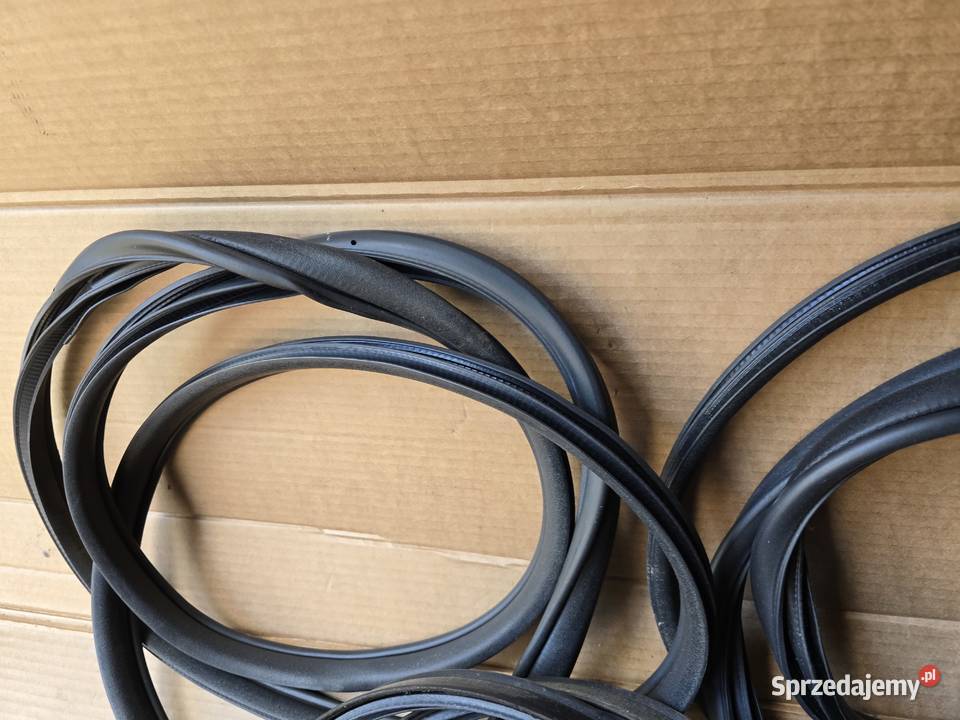 Subaru Outback IV BR BRD uszczelki wnęki drzwi osobowe Legnica