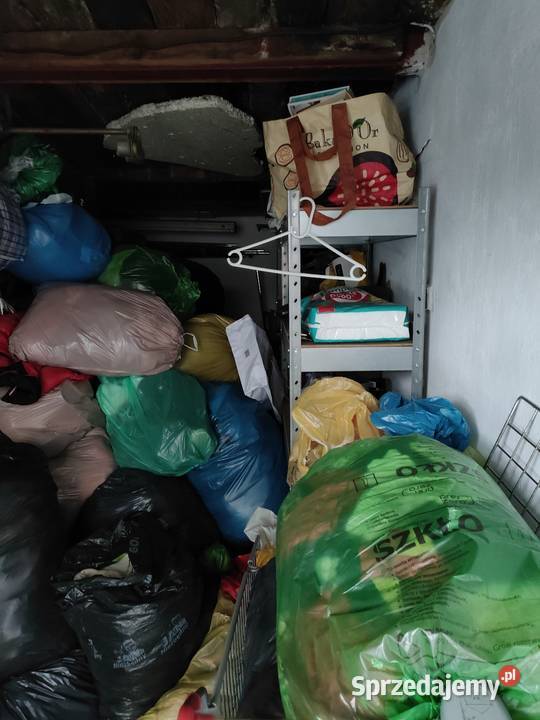 Wyposażenie sklepu z odzieżą używaną Biznes i Przemysł