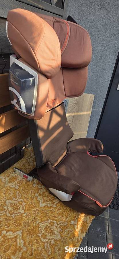 Ładny czysty fotelik samochodowy Cybex Isofix